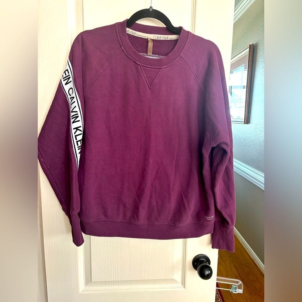 Calvin Klein performance. Size medium sweatshirt in good use condition 0536